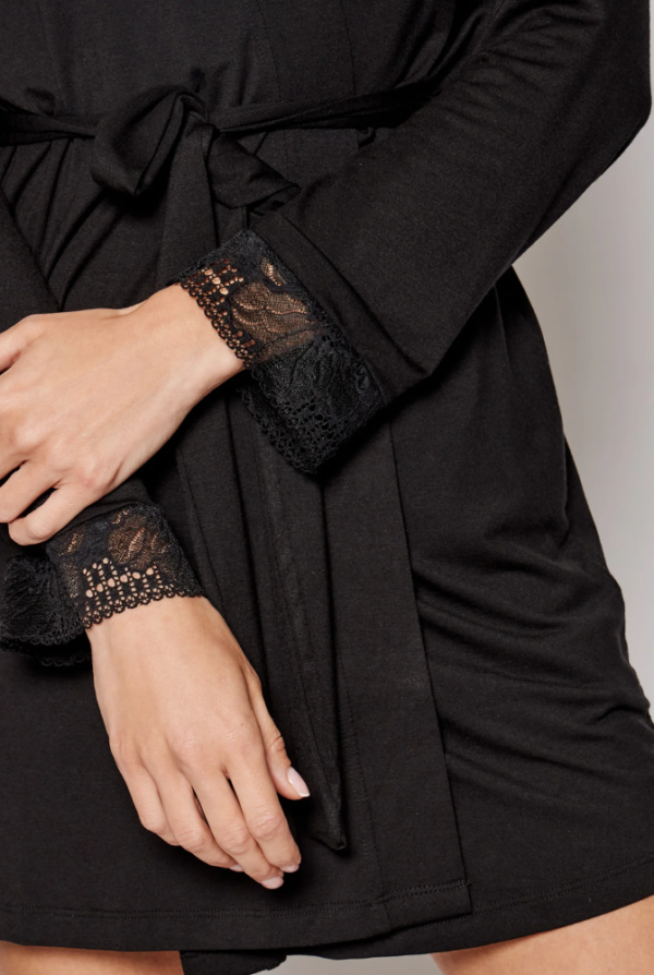 Femilet by Chantelle czarny szlafrok Mia FN3750