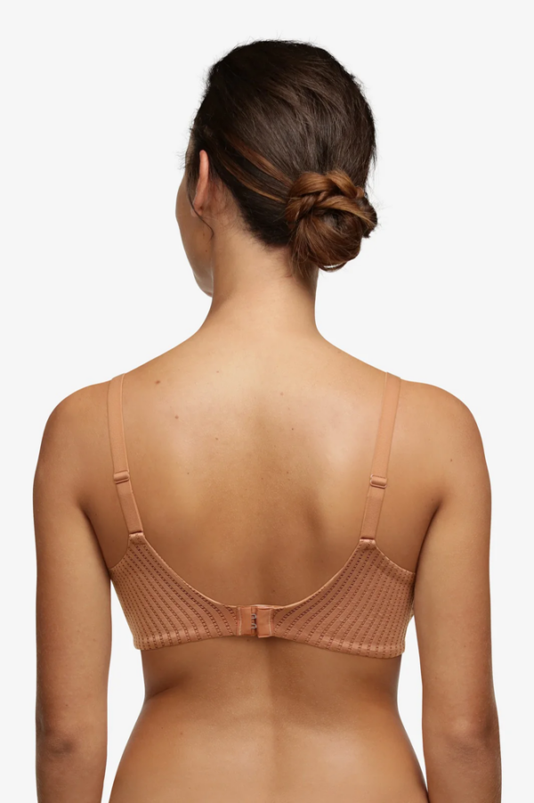 Biustonosz z piękną koronką Femilet Marilyn 93710 nieusztywniany tył Biustonosz z piękną koronką Femilet Marilyn 93710 nieusztywniany