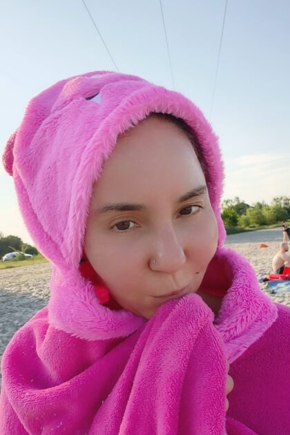 Narzutka na plażę z kapturem