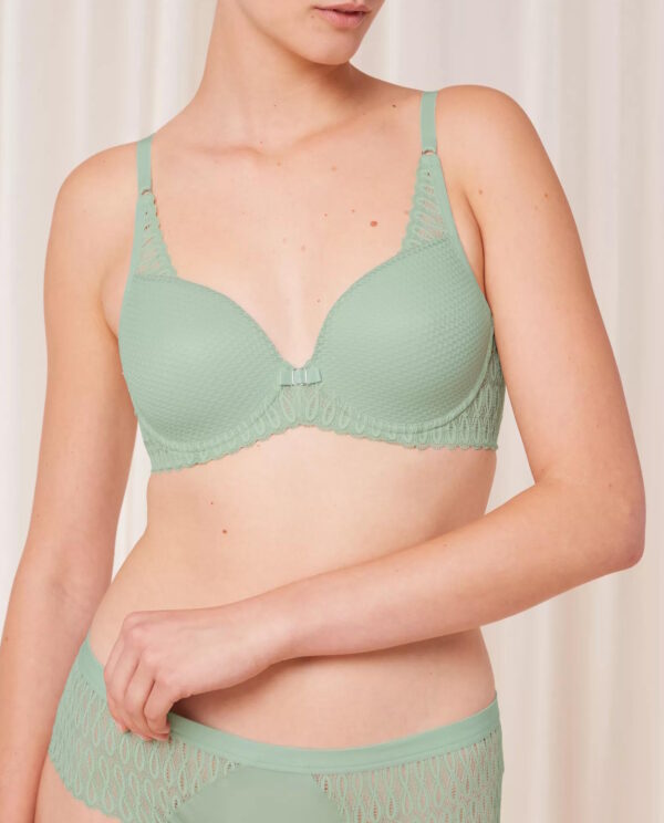 Triumph Aura Spotlight T WHP