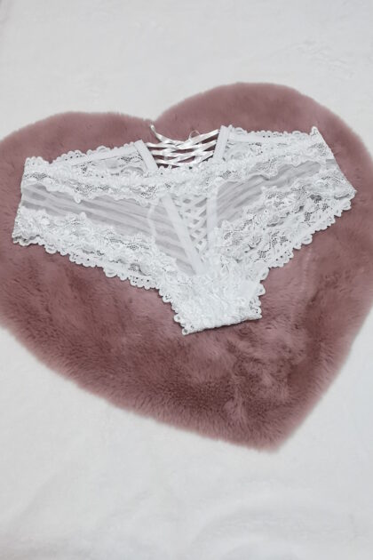 figi ze sznurowaniem